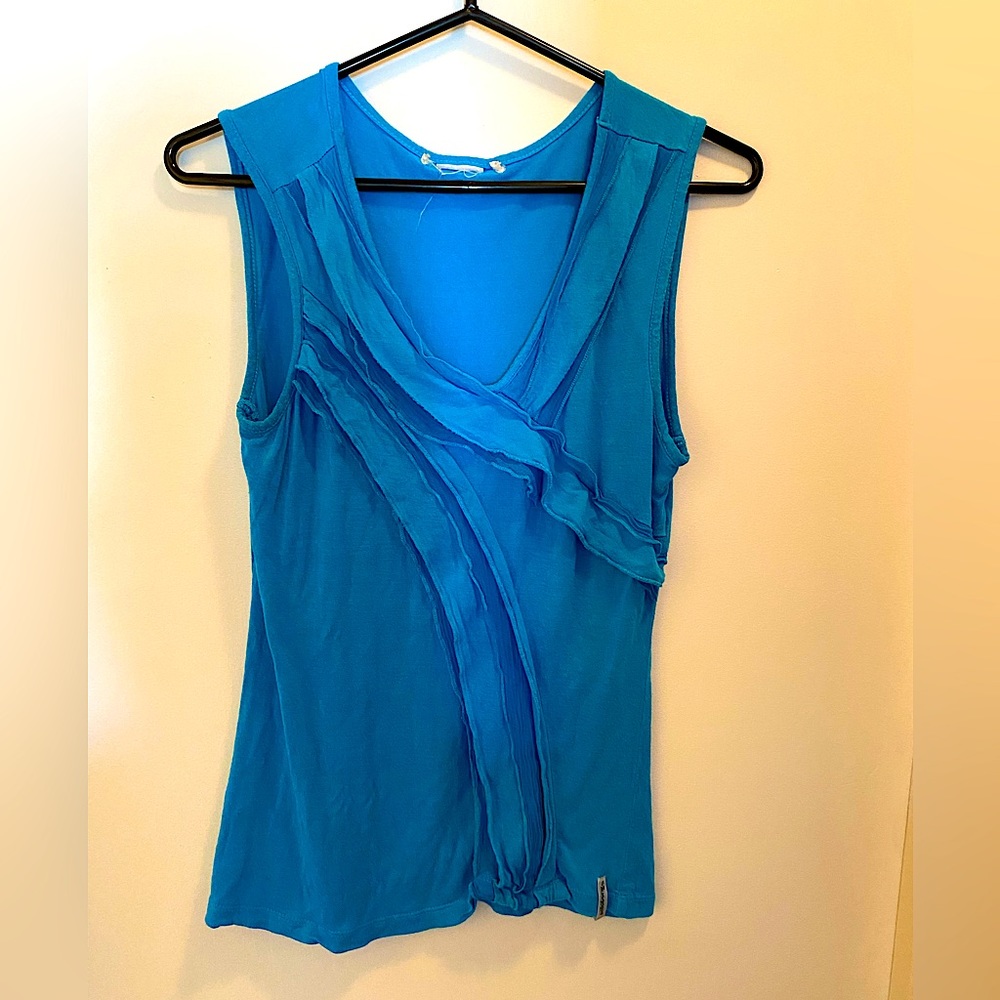 Billabong sleeveless blue top in size small
